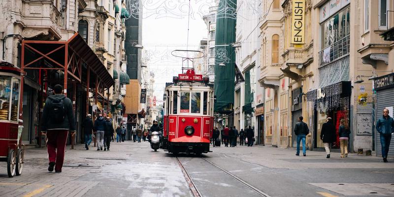 摩洛哥自驾游全攻略：从卡萨布兰卡到非斯古城与舍夫沙万的租车指南与注意事项