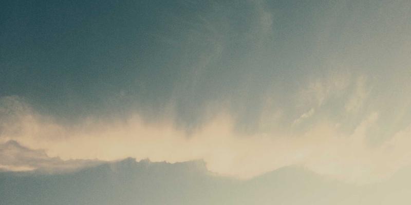 摩洛哥菲斯古城皮革染坊探秘：从卡萨布兰卡到舍夫沙万，避开游客陷阱的终极攻略